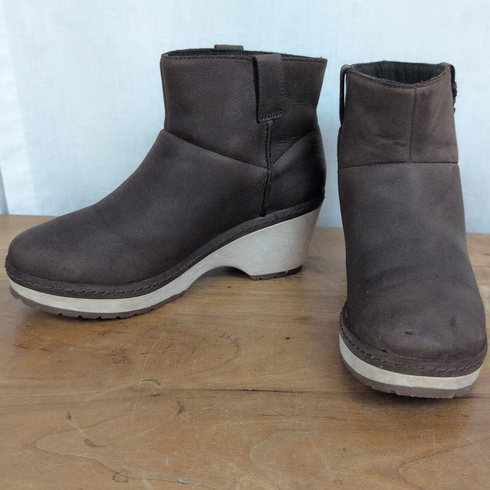 Merrell Brown Nubuck Ankle Booties